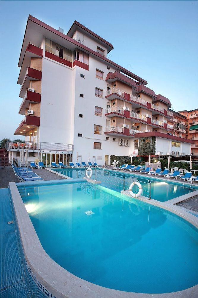 Gallia Club Hotel Чезенатико Экстерьер фото