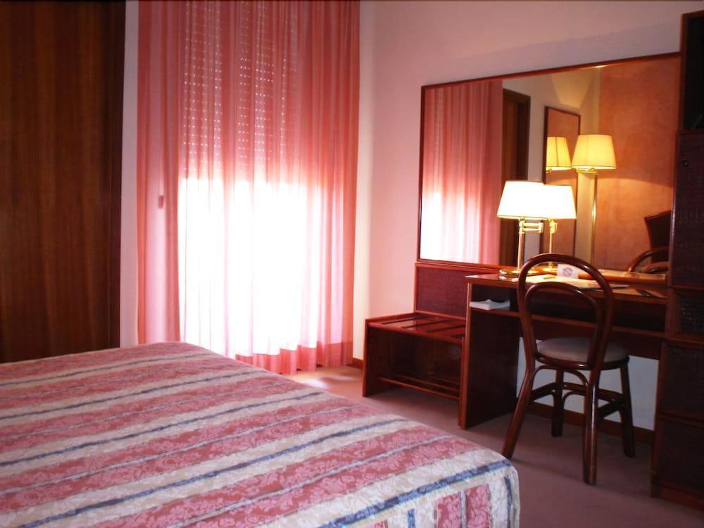 Gallia Club Hotel Чезенатико Экстерьер фото