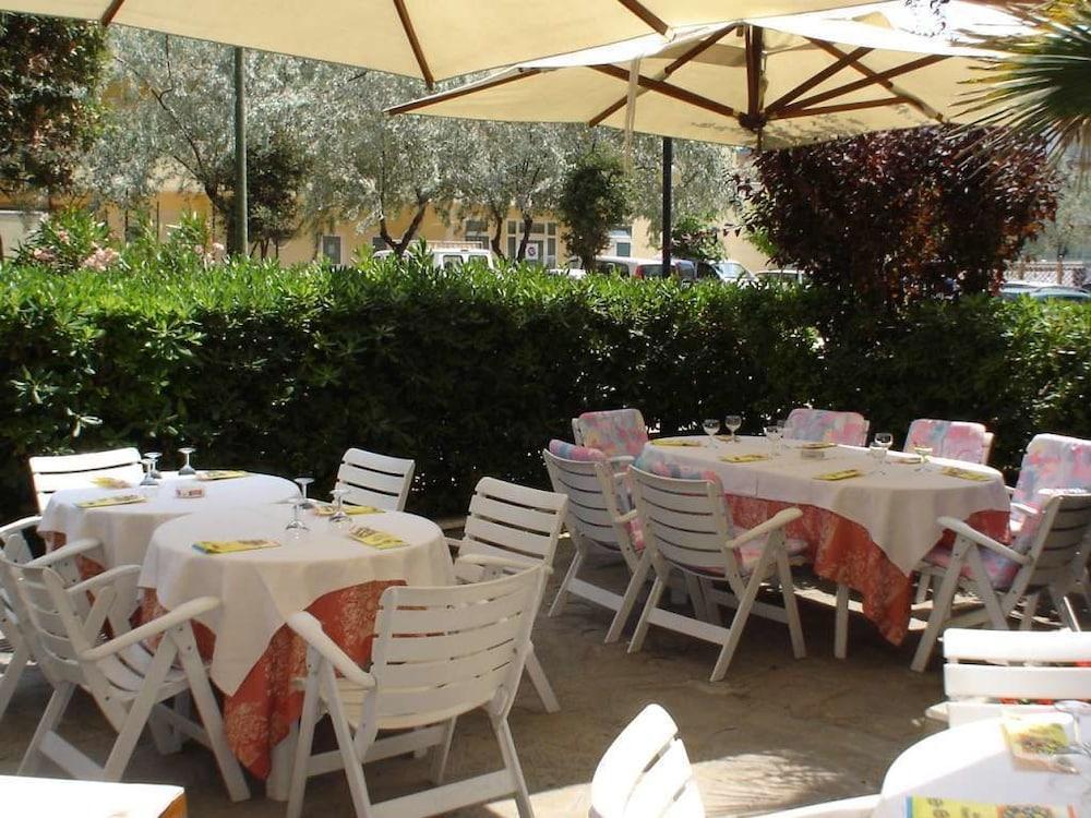 Gallia Club Hotel Чезенатико Экстерьер фото