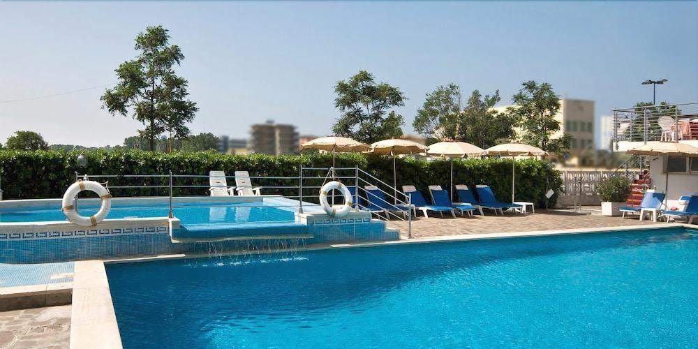 Gallia Club Hotel Чезенатико Экстерьер фото