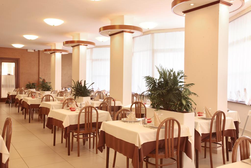 Gallia Club Hotel Чезенатико Экстерьер фото