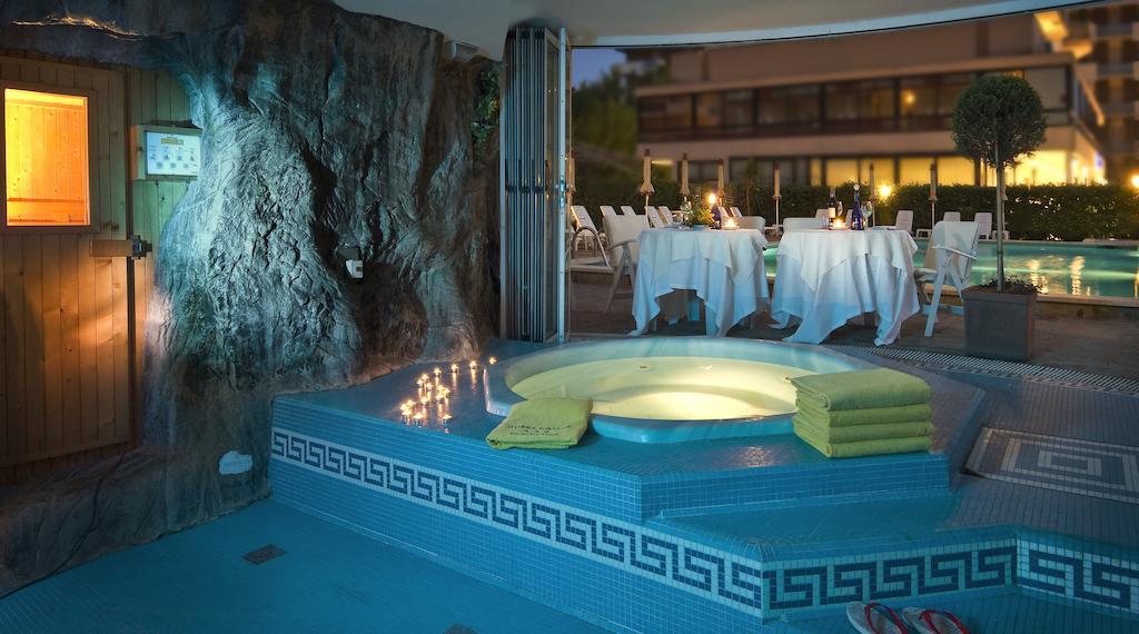 Gallia Club Hotel Чезенатико Экстерьер фото